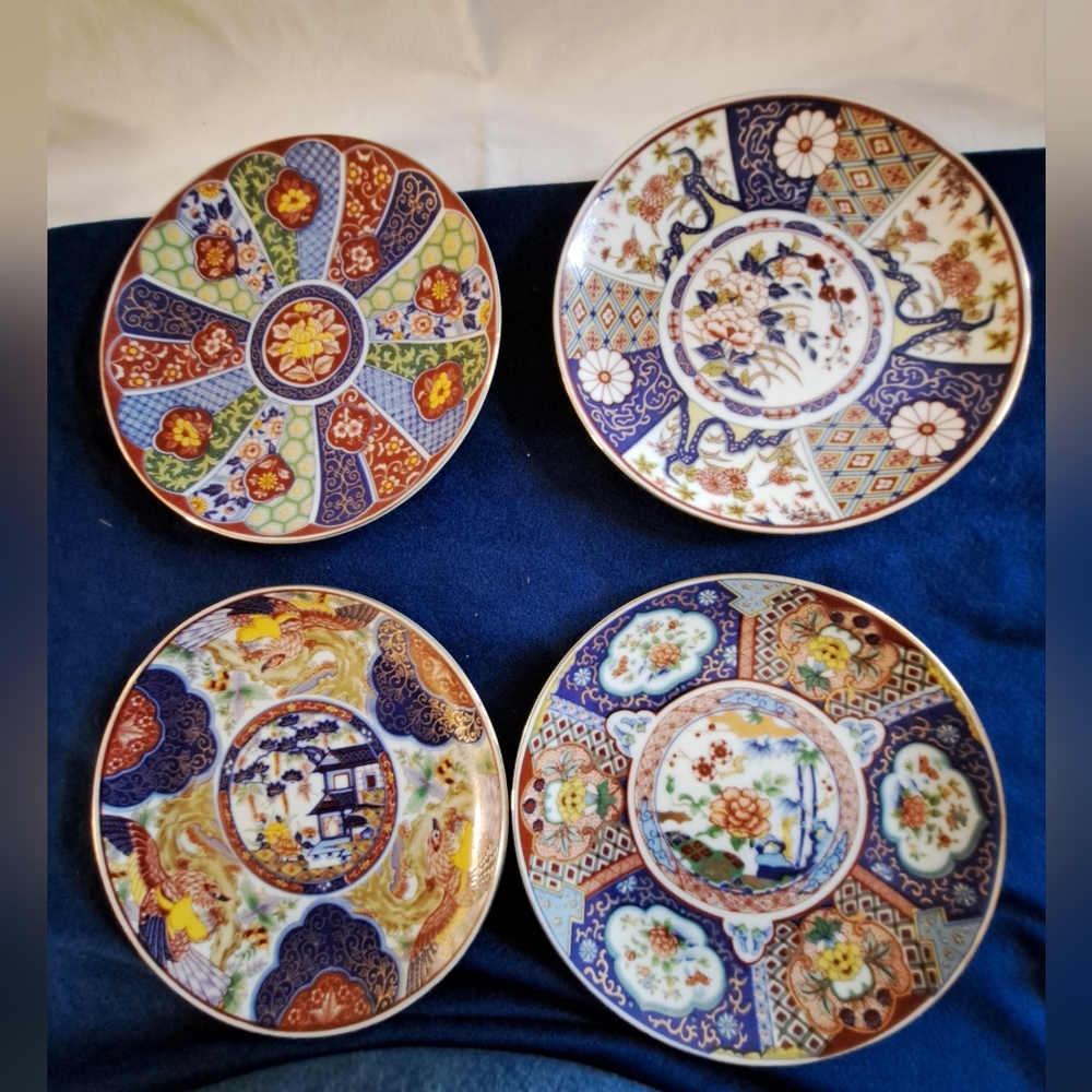 4 Vintage Imari Ware Japanese Hand Painted Plates